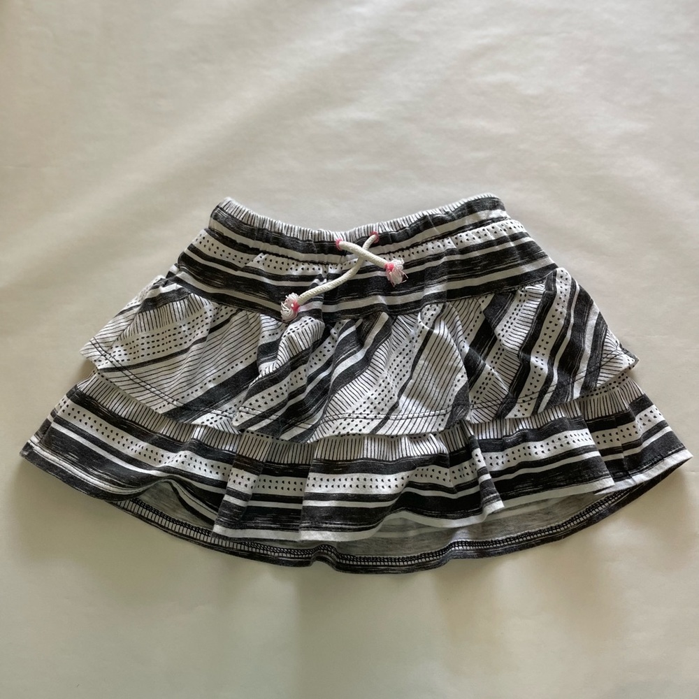 Cat & Jack girls short 6/6x.